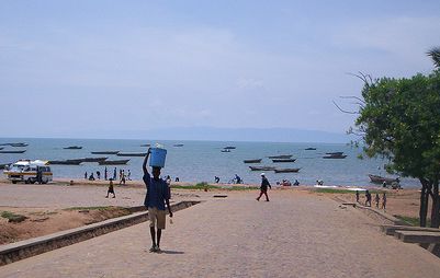 Вид на озеро Танганьика в Румонге